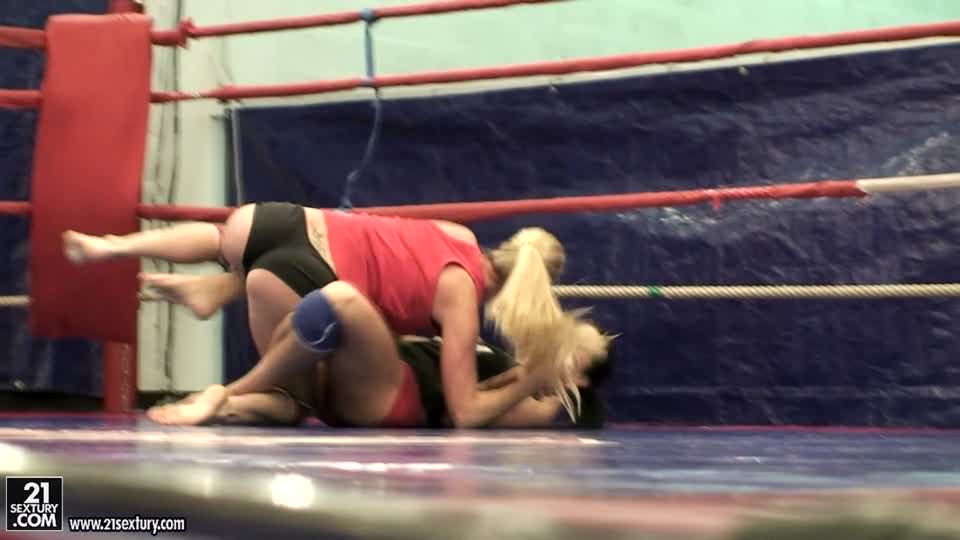 Nude Fight Club Backstage with Dorina Gold & Melissa Ria